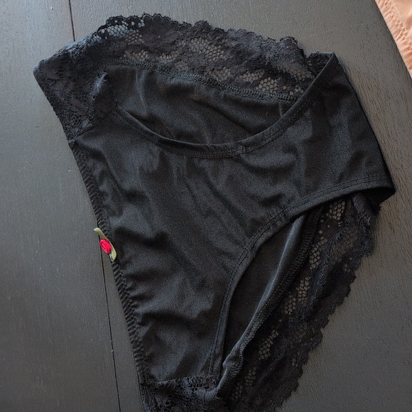 Elegant Lace Trim Panty Set - Black and Tan - Picture 5 of 9